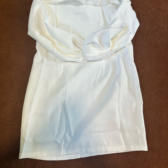 WHITE BOW FRONT SHORT DRESS - Picture 2 of 5